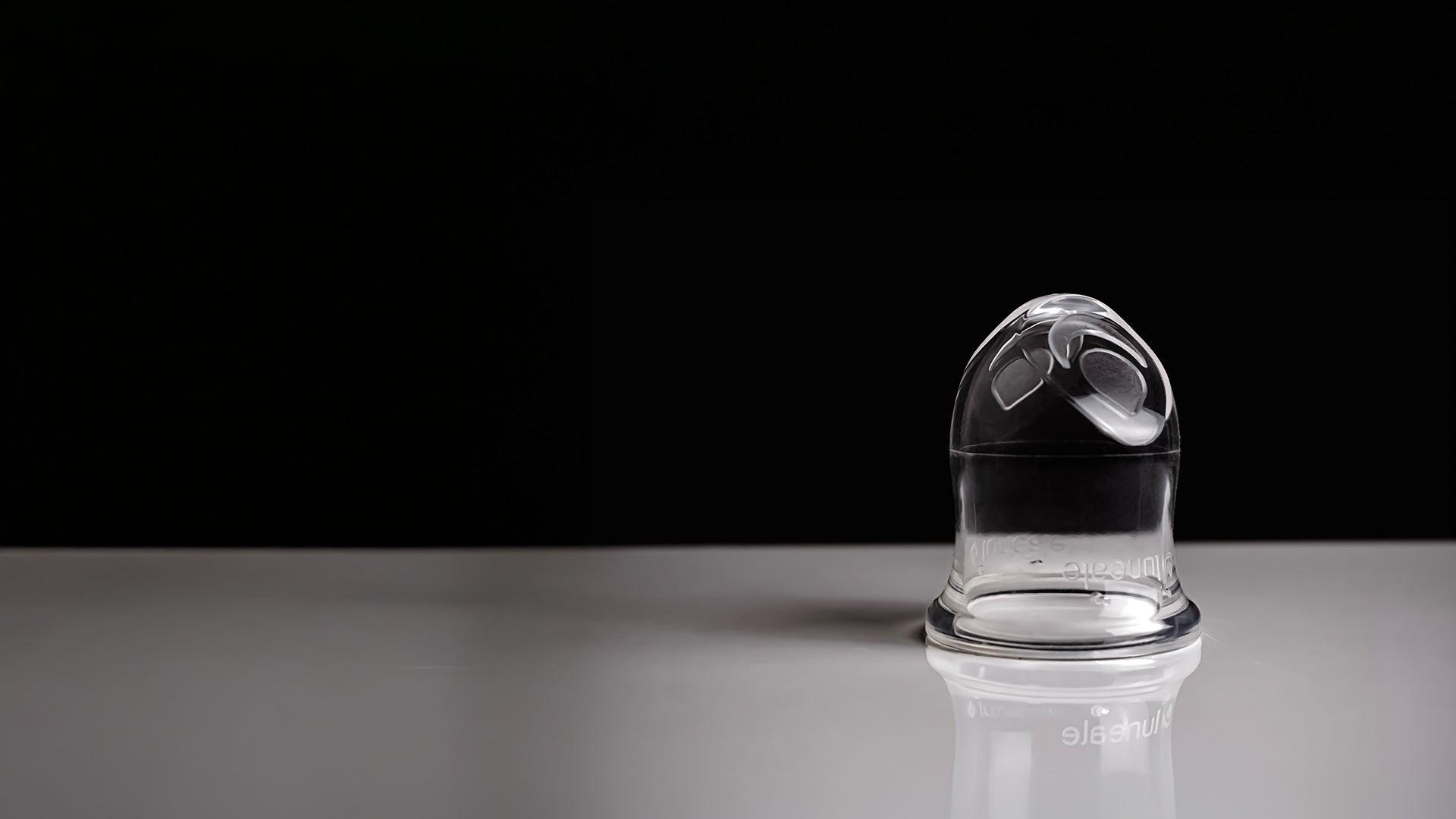 Cup menstruelle Luneale en silicone médical, prête à être insérée Bild