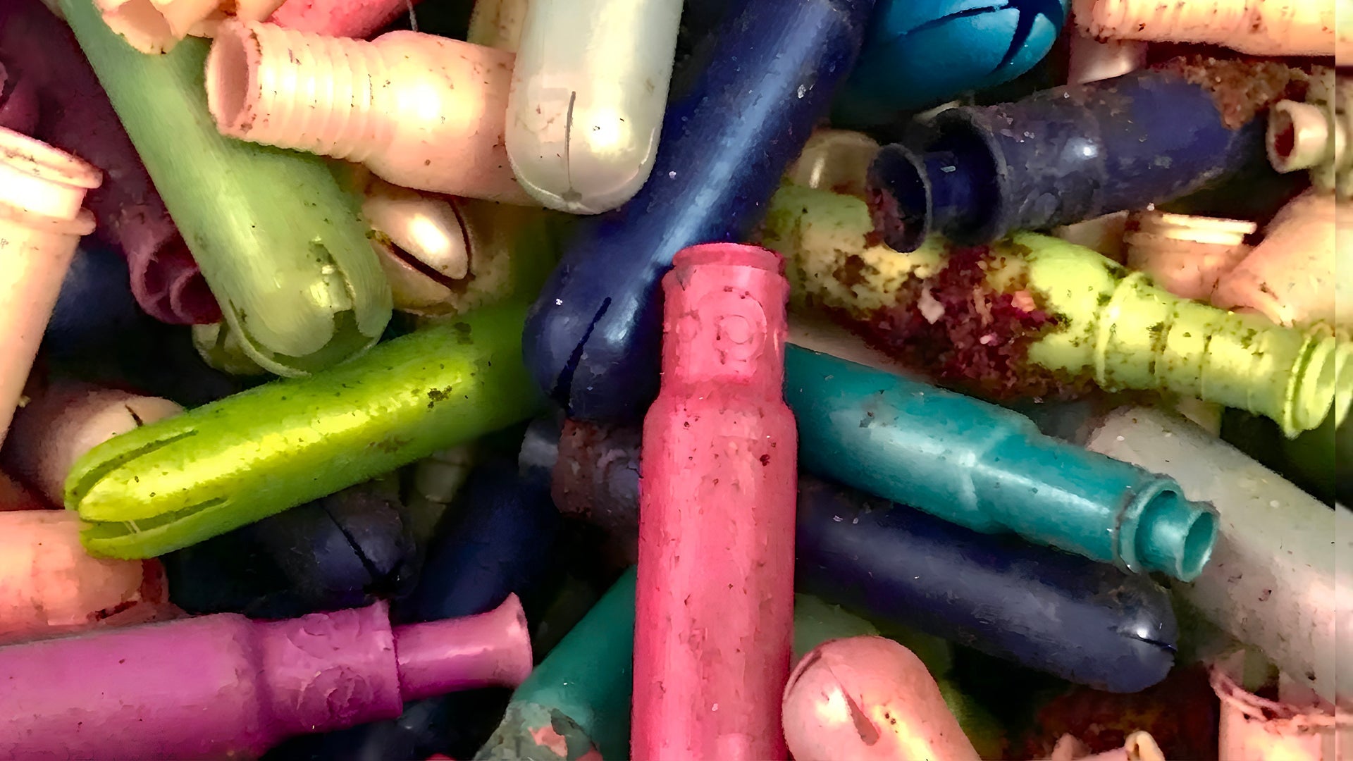 dechets de protections périodiques illustrant un article sur l'impact des protections jetables