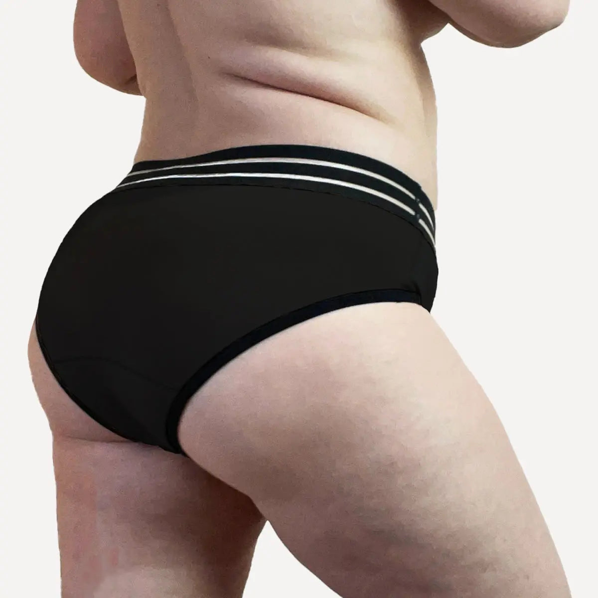 Culotte menstruelle Luneale, protection périodique durable et confortable, idéale pour flux moyens à abondants. Culotte menstruelle française innovante, respectueuse du corps et parfaite pour le sport ou le quotidien - portée trois quart dos plus size