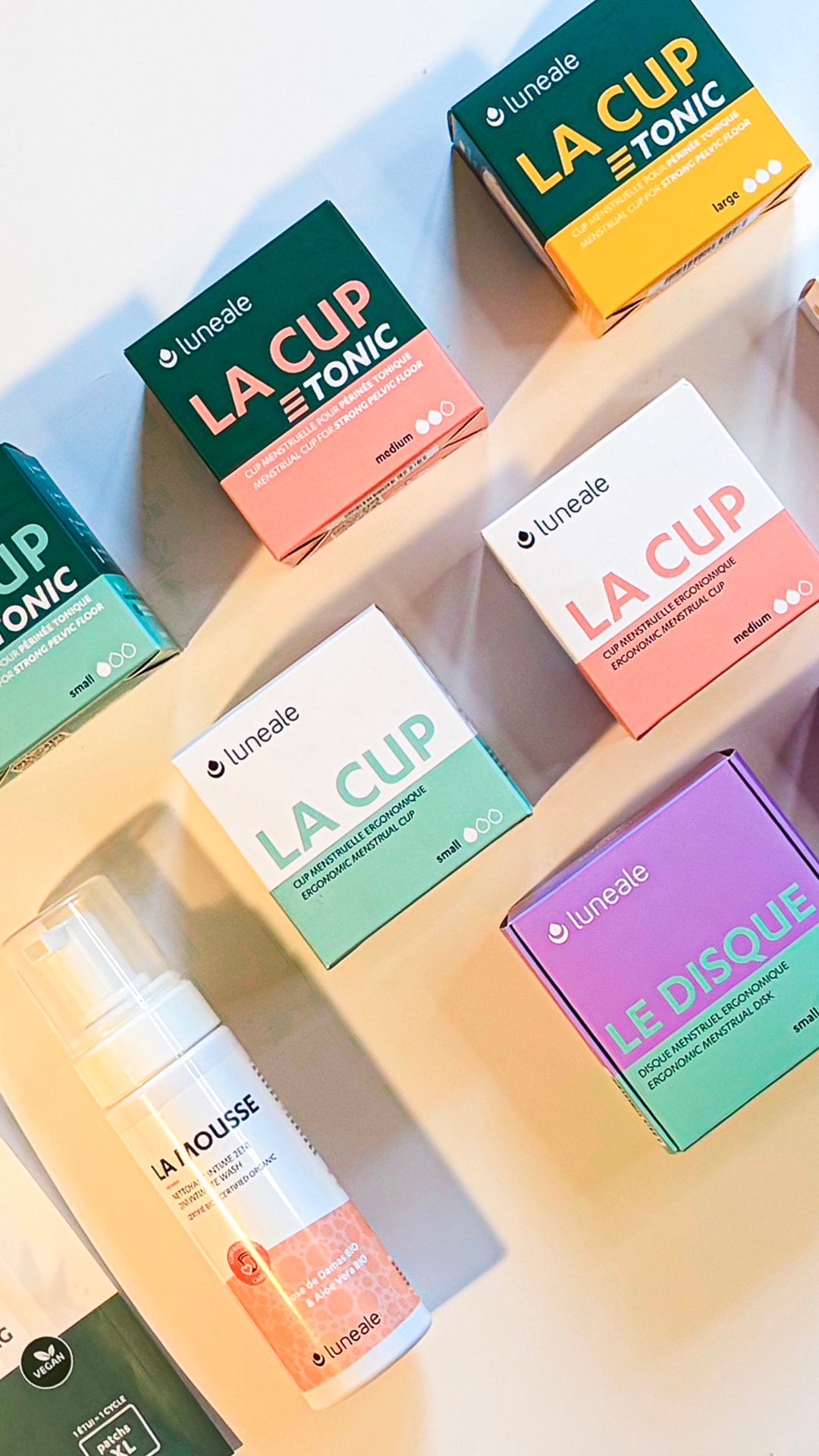 Luneale - collection de produits francais pour les règles : cup menstruelle, culotte menstruelle, disque menstruel, soins...